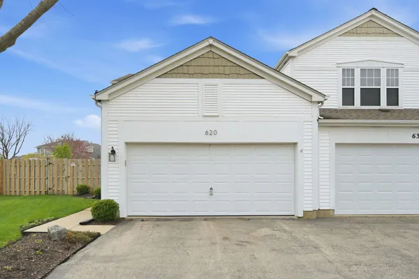 $300,000 | 620 Wedgewood Circle, Lake In The Hills, IL 60156