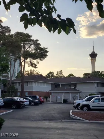 $1,750 | 746 Oakmont Avenue, Unit 706, Las Vegas, NV 89109
