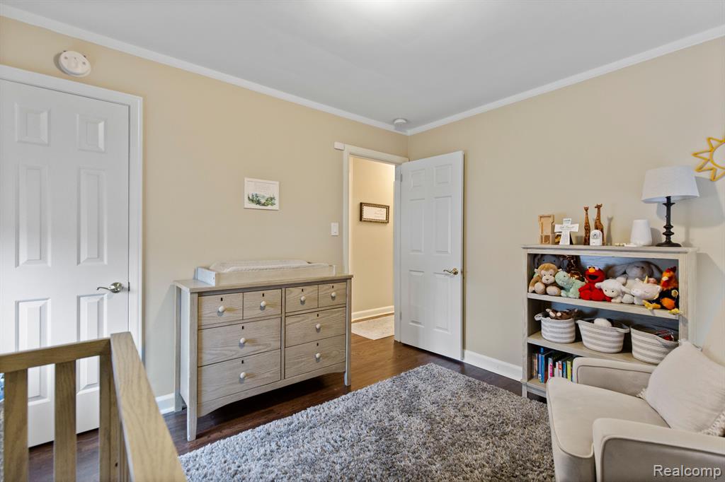 1395 Roslyn Road Grosse Pointe Woods, MI 48236 - Photo 19 of 43