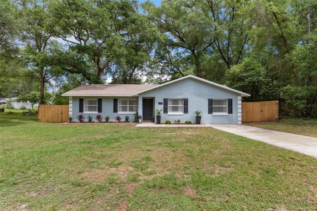 4325 South Canton Terrace Inverness, FL 34452 - Photo 1 of 35 a front view of house with a garden