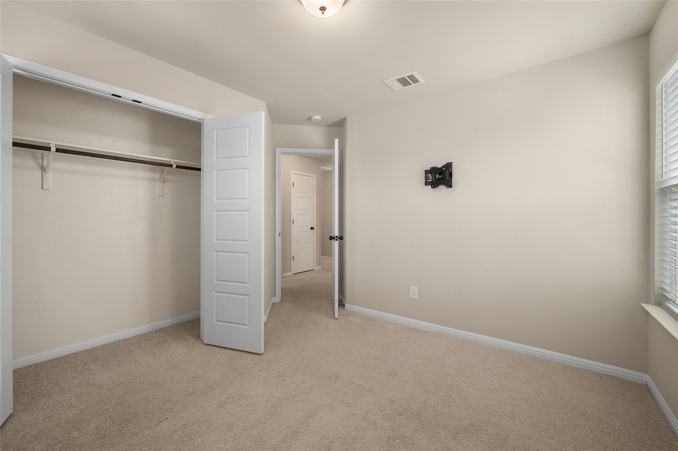 101 Lambert Street Leander, TX 78641 - Photo 23 of 33 An inviting room awaits personalization with plush carpeting and a bright window.