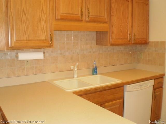 81 Manor Way, Unit 42 Rochester Hills, MI 48309 - Photo 6 of 34