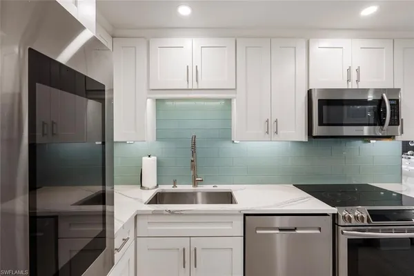 $10,000 | 4005 Gulf Shore Boulevard North, Unit 904, Naples, FL 34103