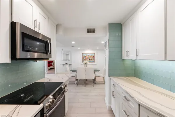 $10,000 | 4005 Gulf Shore Boulevard North, Unit 904, Naples, FL 34103