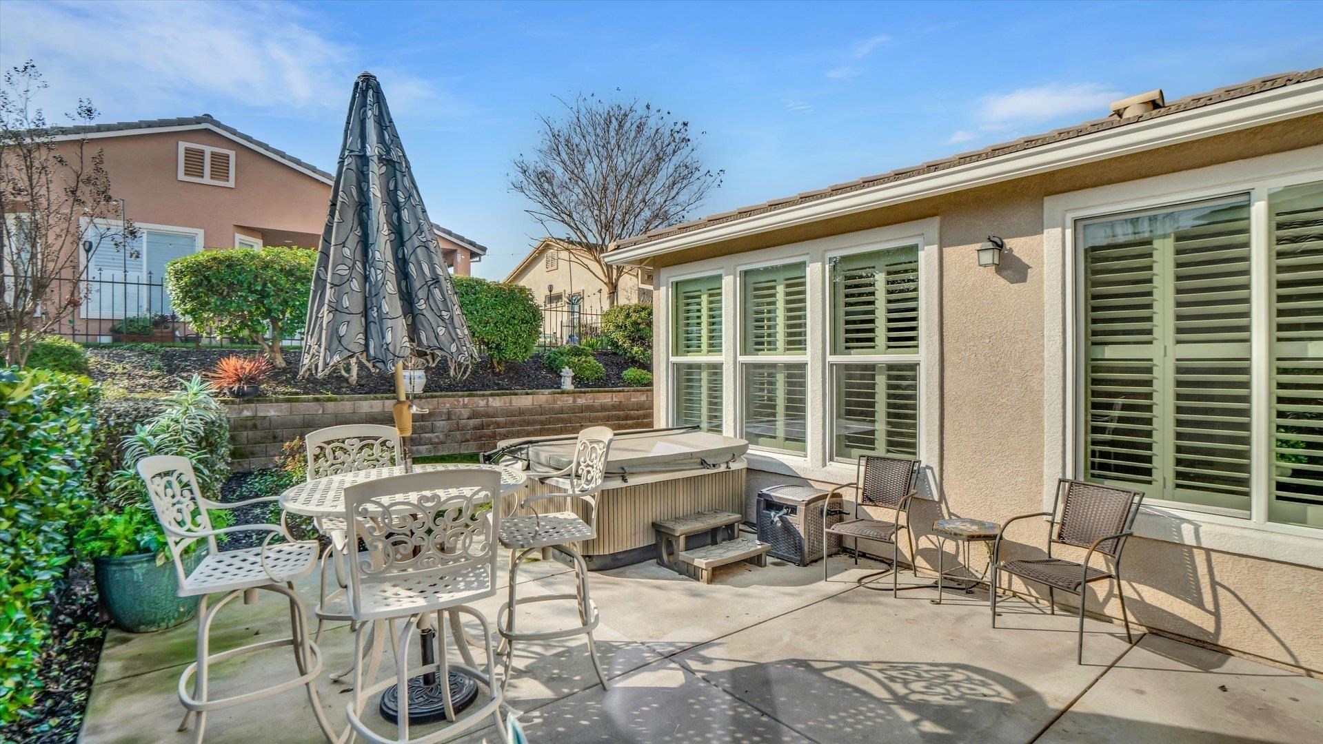 499 Twin Lakes Lane Rio Vista, CA 94571 - Photo 29 of 32 a view of a patio with table and chairs and potted plants