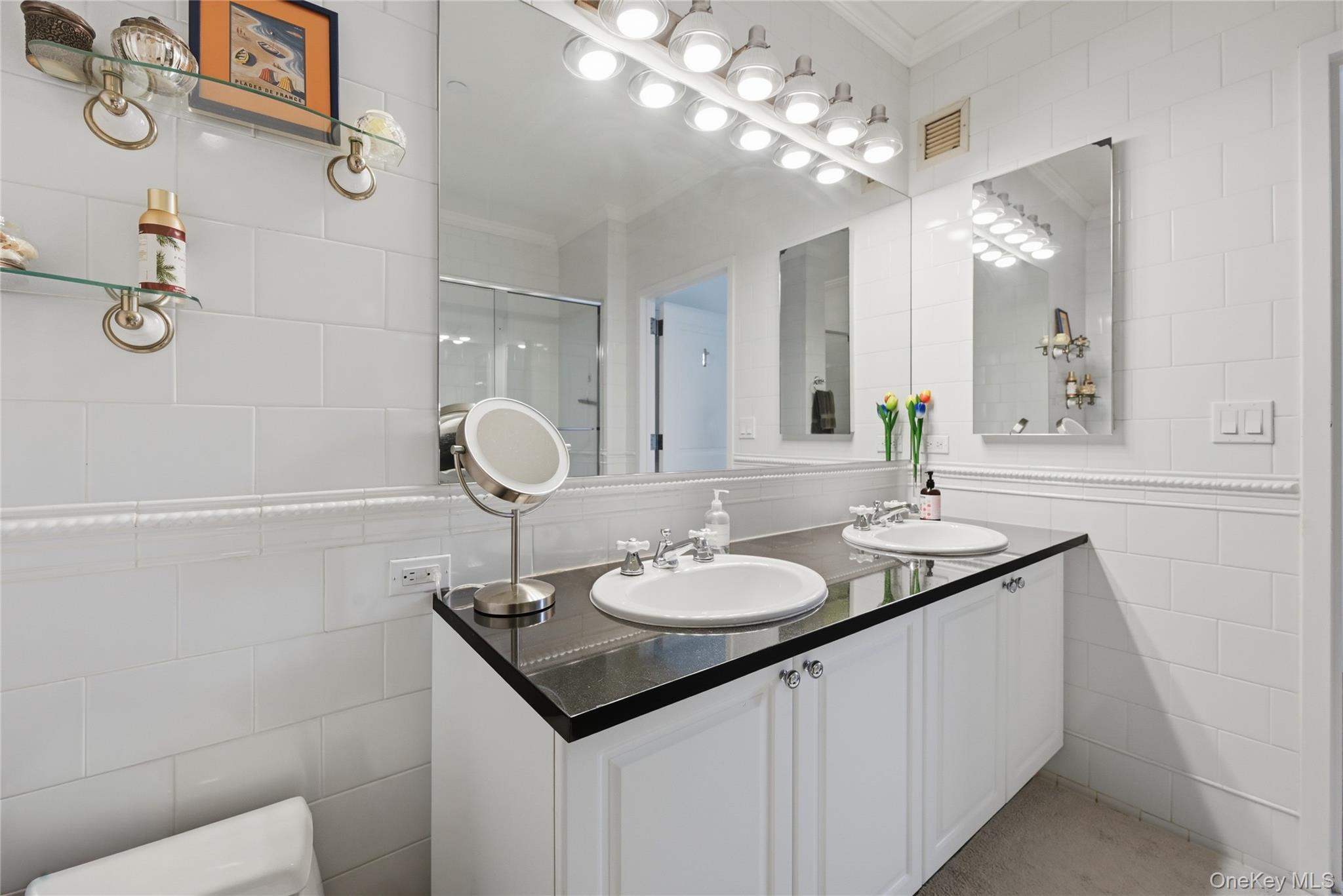 1 Scarsdale Road, Unit 204 Tuckahoe, NY 10707 - Photo 25 of 45 Primary Bathroom