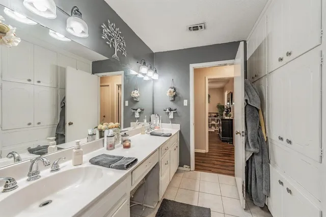 a en suite bathroom with a double vanity sink mirror and shower