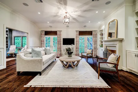 $450,000 | 6599 Bayou Glen Road, Houston, TX 77057