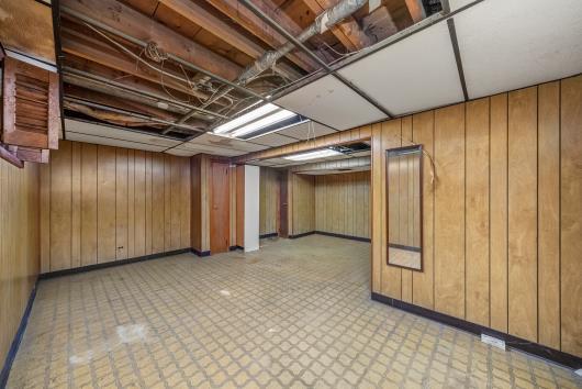 2044 West 69th Street Chicago, IL 60636 - Photo 20 of 27 a view of an empty room