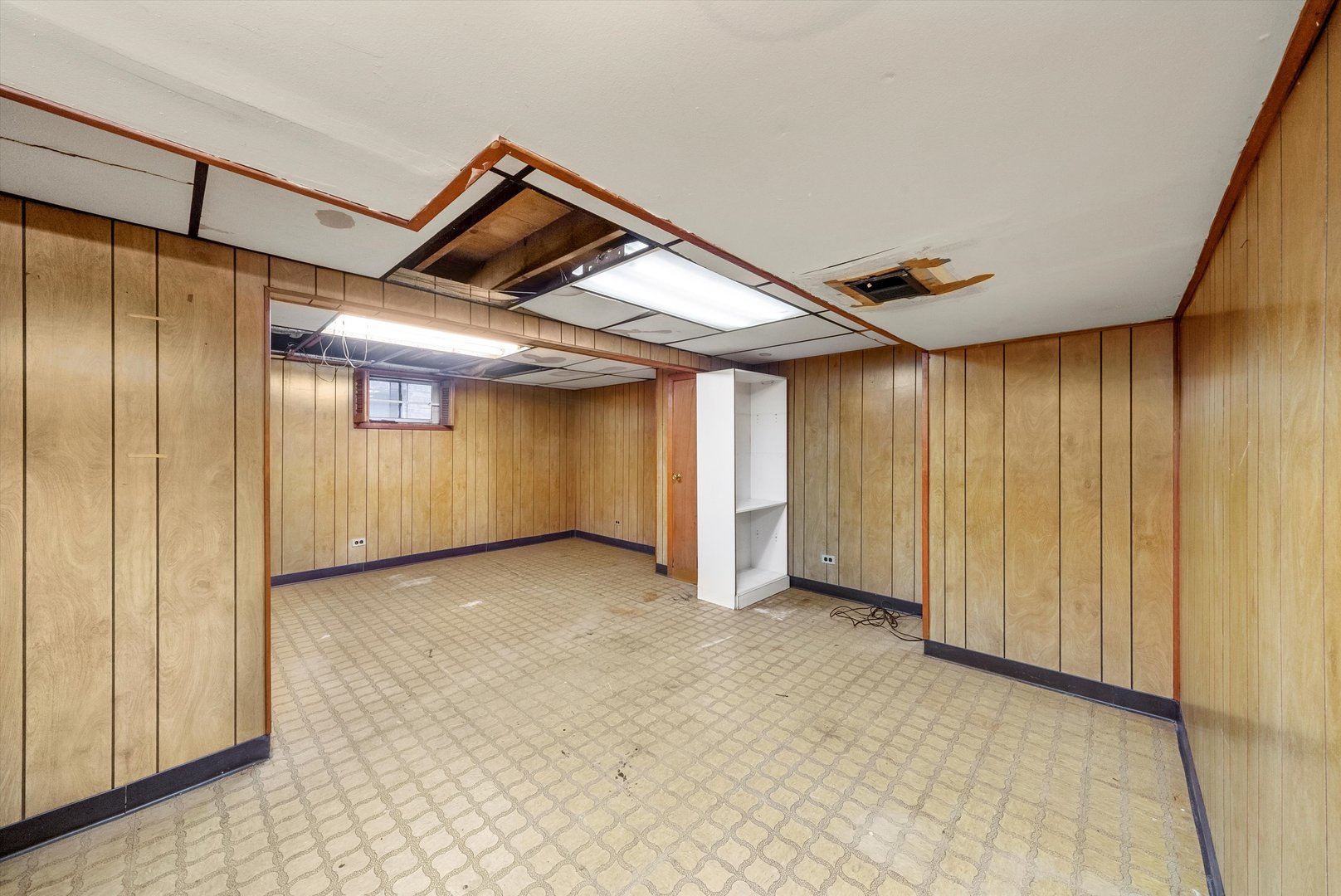 2044 West 69th Street Chicago, IL 60636 - Photo 21 of 27 a view of an empty room