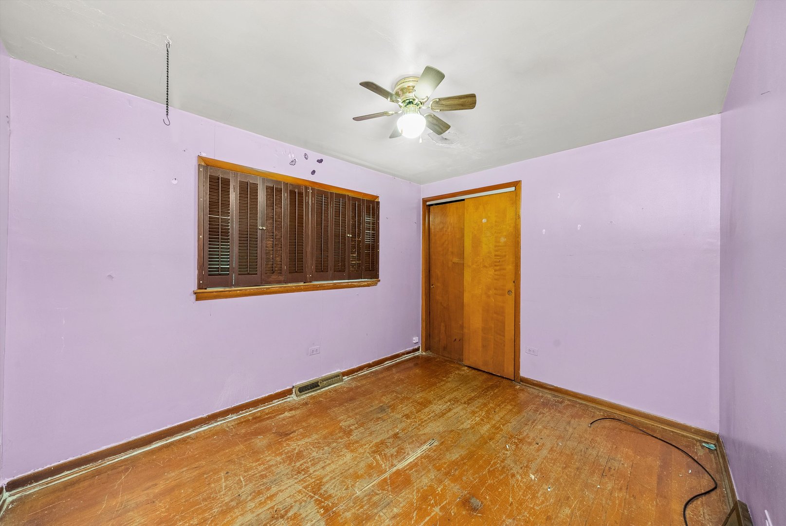 2044 West 69th Street Chicago, IL 60636 - Photo 10 of 27 a view of an empty room with window