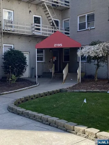 $2,650 | 2195 North Central Road, Unit 2B, Fort Lee, NJ 07024