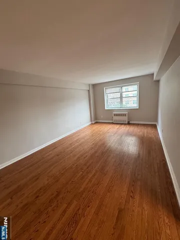 $2,650 | 2195 North Central Road, Unit 2B, Fort Lee, NJ 07024