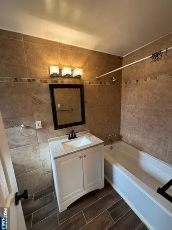 $2,550 | 2195 North Central Road, Unit 2B, Fort Lee, NJ 07024