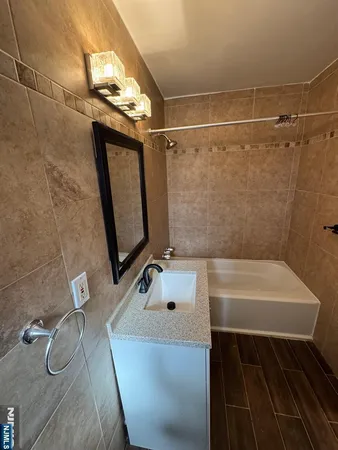 $2,550 | 2195 North Central Road, Unit 2B, Fort Lee, NJ 07024