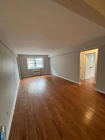 $2,550 | 2195 North Central Road, Unit 2B, Fort Lee, NJ 07024