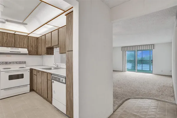 $179,000 | 131 Southeast 3rd Avenue, Unit 304, Dania Beach, FL 33004