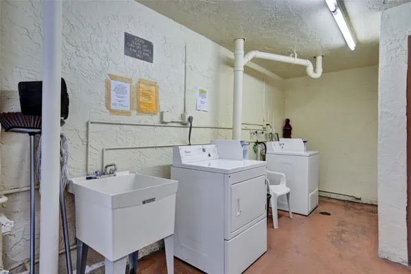 $179,000 | 131 Southeast 3rd Avenue, Unit 304, Dania Beach, FL 33004