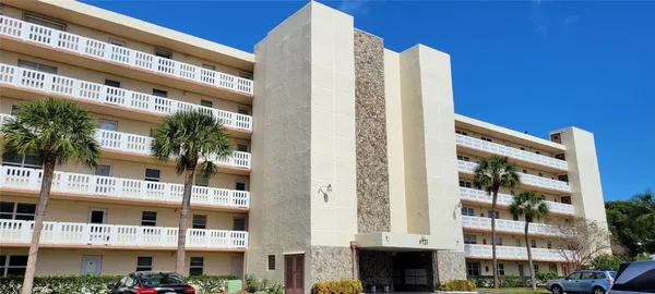 $179,000 | 131 Southeast 3rd Avenue, Unit 304, Dania Beach, FL 33004
