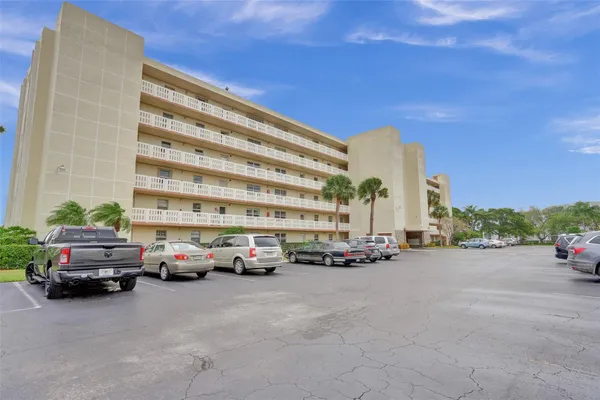 $179,000 | 131 Southeast 3rd Avenue, Unit 304, Dania Beach, FL 33004