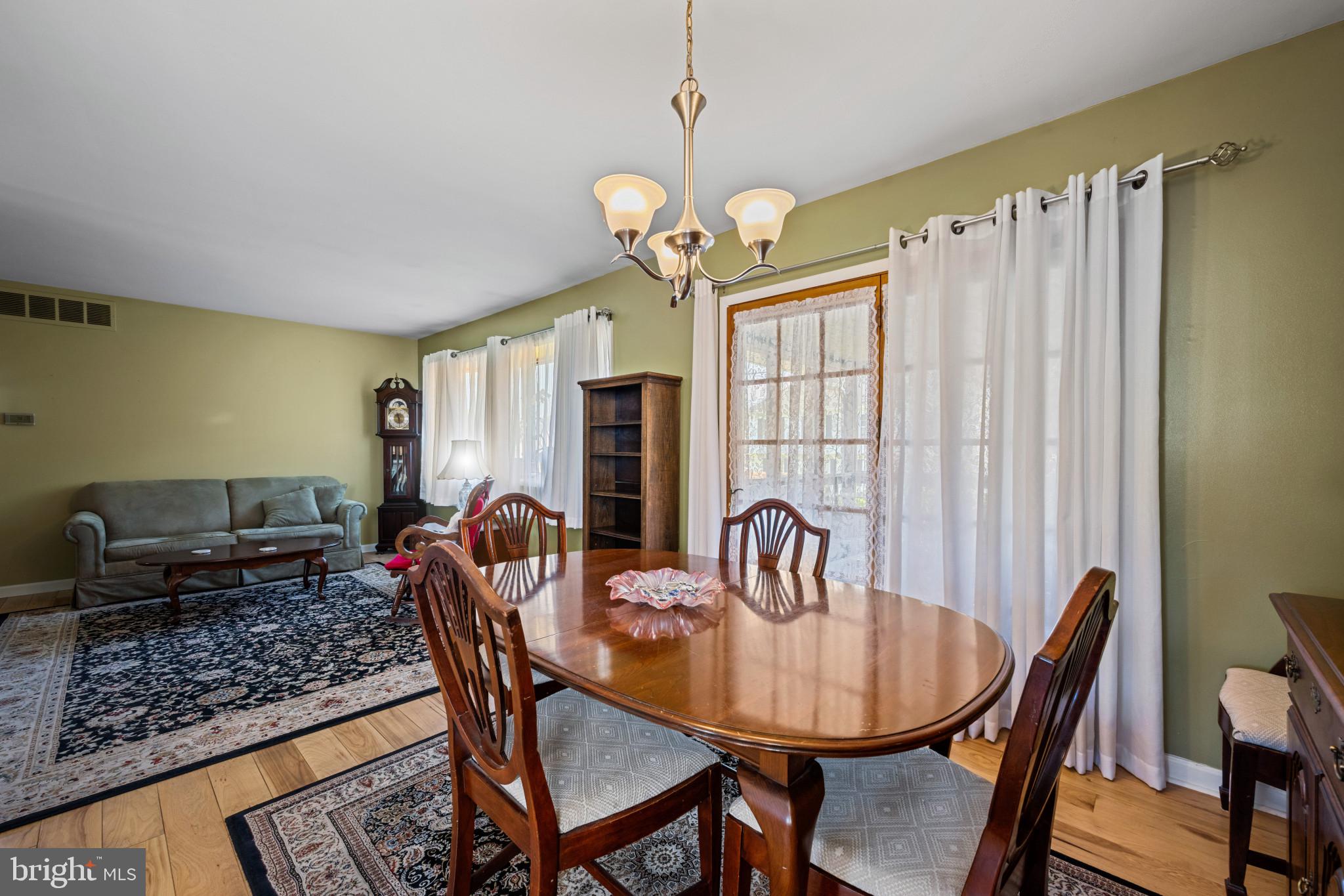 245 Candytuft Road Reisterstown, MD 21136 - Photo 10 of 40 Dining room