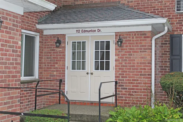 $269,990 | 112 Edmunton Drive, Unit C4, North Babylon, NY 11703