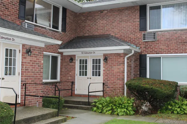 $269,990 | 112 Edmunton Drive, Unit C4, North Babylon, NY 11703
