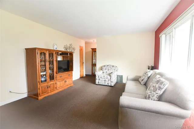 $269,990 | 112 Edmunton Drive, Unit C4, North Babylon, NY 11703