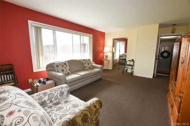 $269,990 | 112 Edmunton Drive, Unit C4, North Babylon, NY 11703