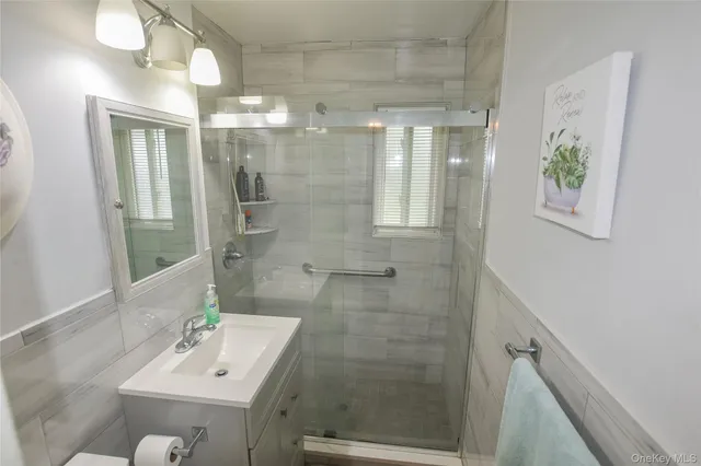 $269,990 | 112 Edmunton Drive, Unit C4, North Babylon, NY 11703