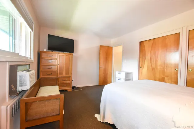 $269,990 | 112 Edmunton Drive, Unit C4, North Babylon, NY 11703