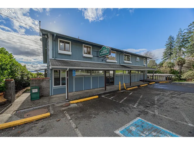 $950,000 | 67538 East Bay Road, North Bend, OR 97459