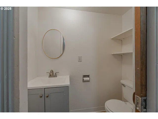 $950,000 | 67538 East Bay Road, North Bend, OR 97459