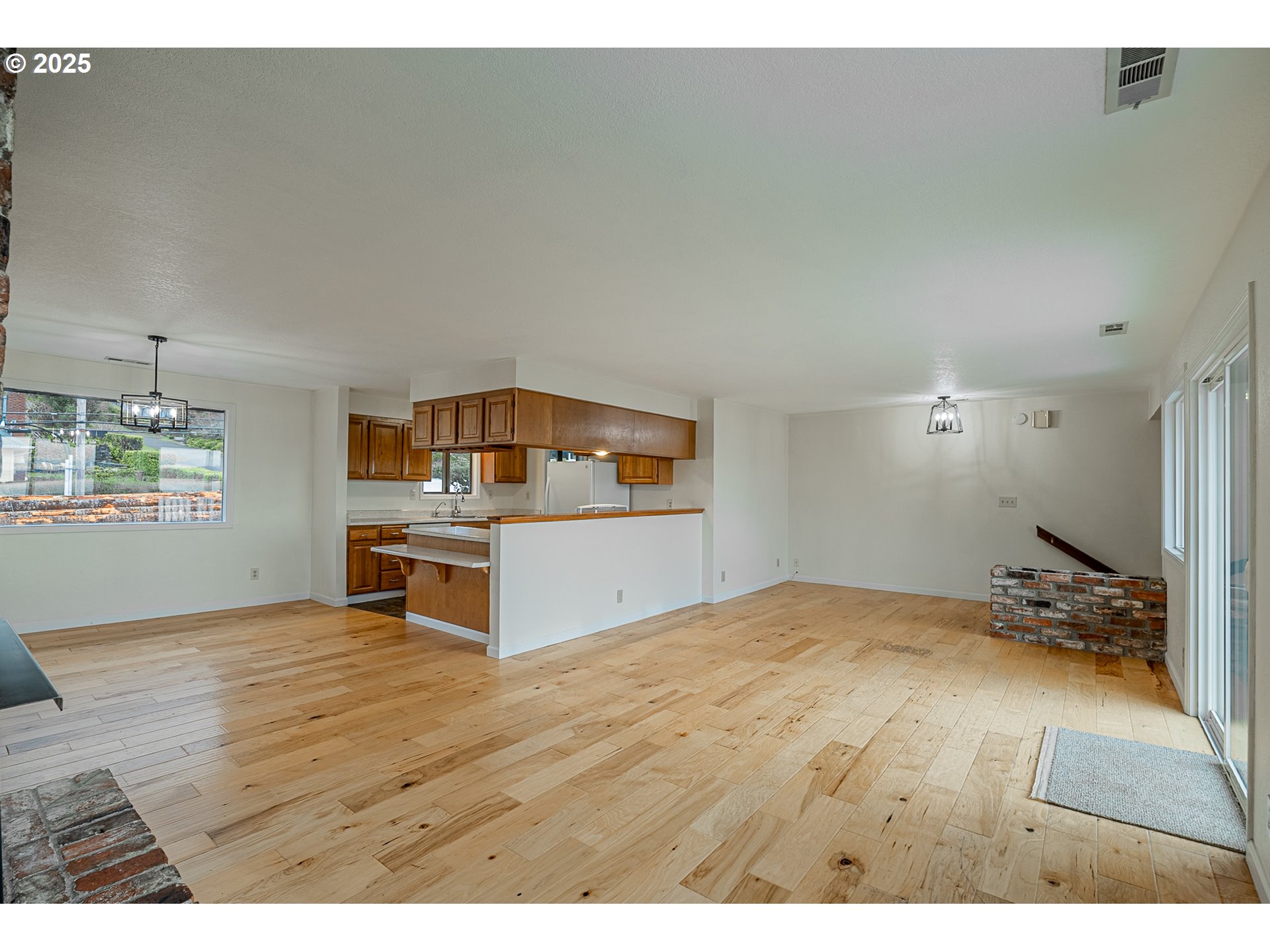 67538 East Bay Road North Bend, OR 97459 - Photo 18 of 48 Living Room/Dining Room