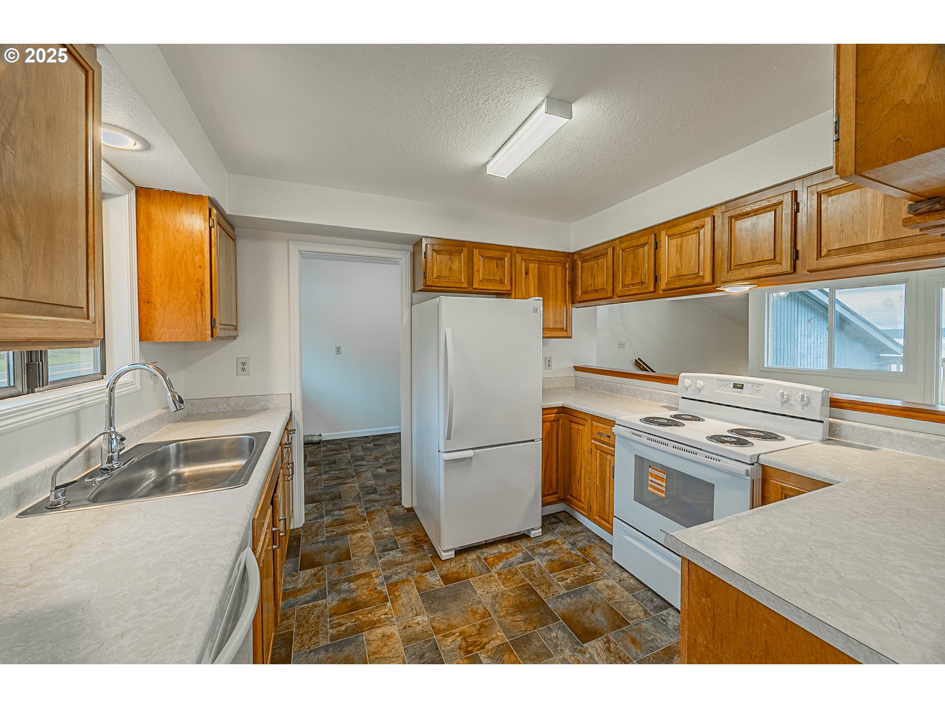 67538 East Bay Road North Bend, OR 97459 - Photo 23 of 48