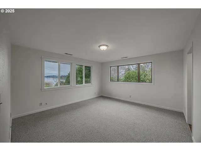 $950,000 | 67538 East Bay Road, North Bend, OR 97459