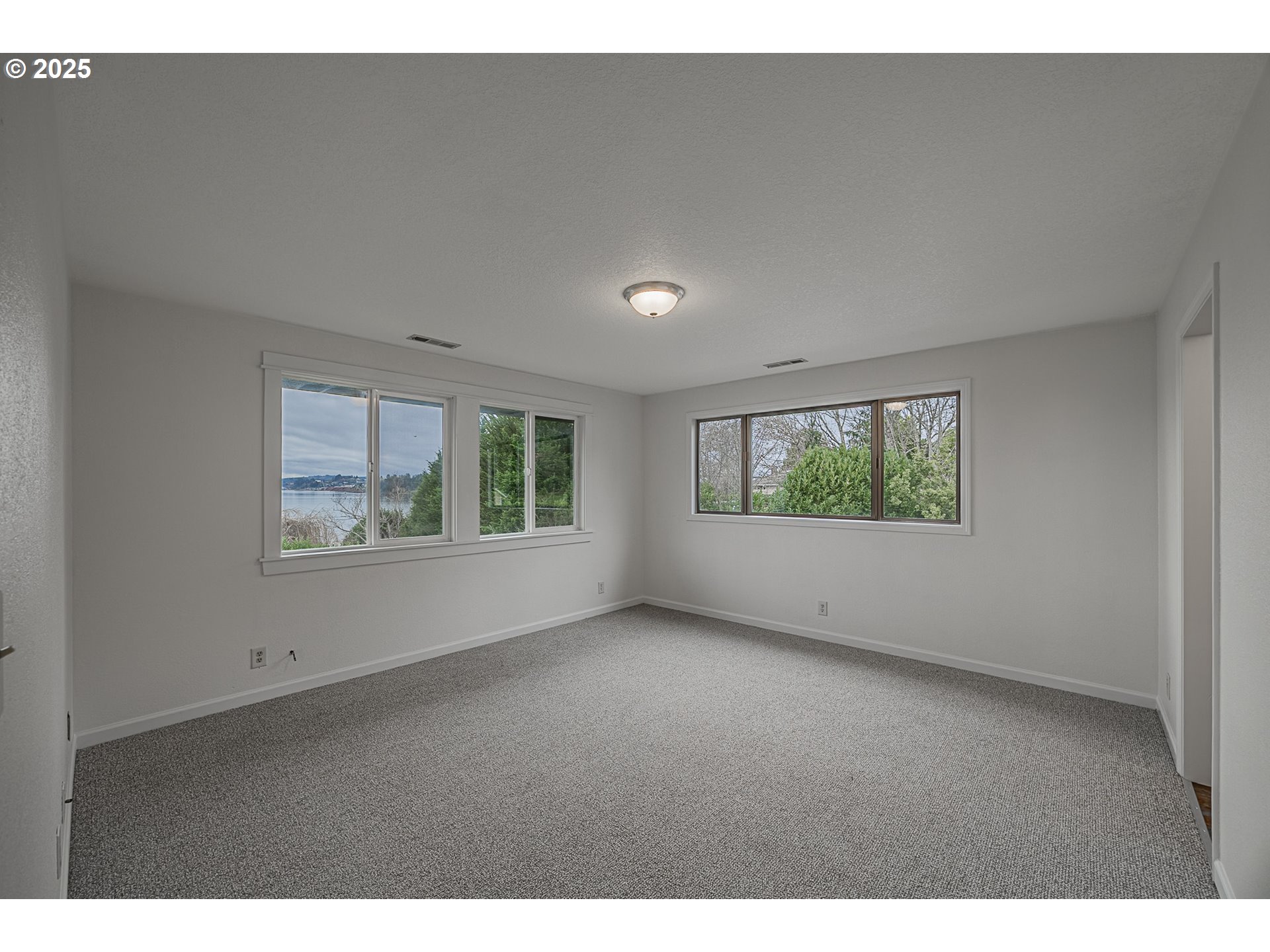67538 East Bay Road North Bend, OR 97459 - Photo 32 of 48 Bedroom, Owner's Suite