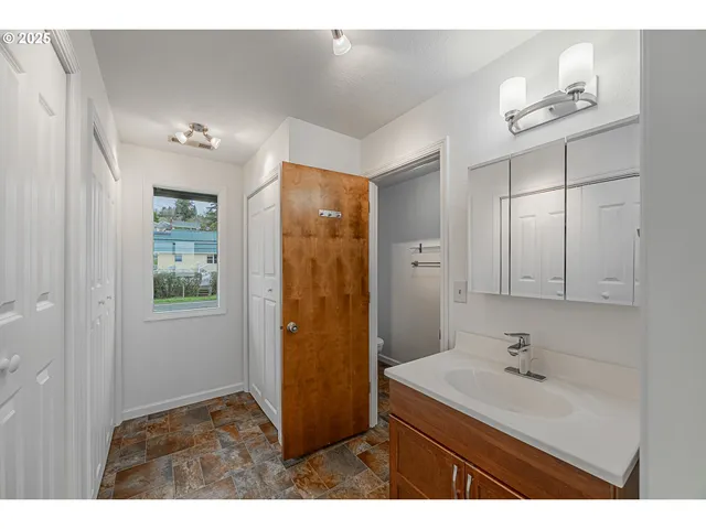 $950,000 | 67538 East Bay Road, North Bend, OR 97459