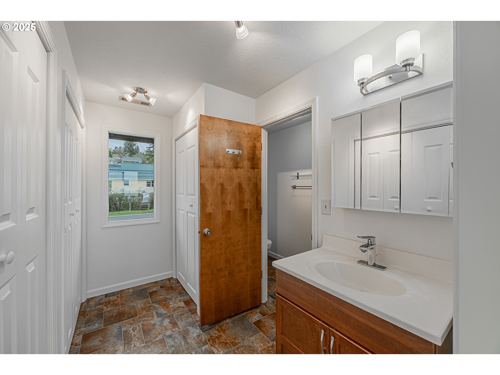 67538 East Bay Road North Bend, OR 97459 - Photo 34 of 48 Bathroom, Attached