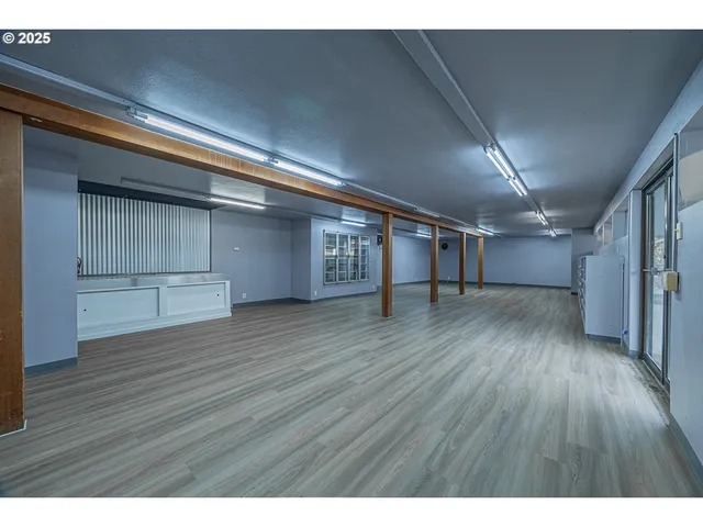 $950,000 | 67538 East Bay Road, North Bend, OR 97459