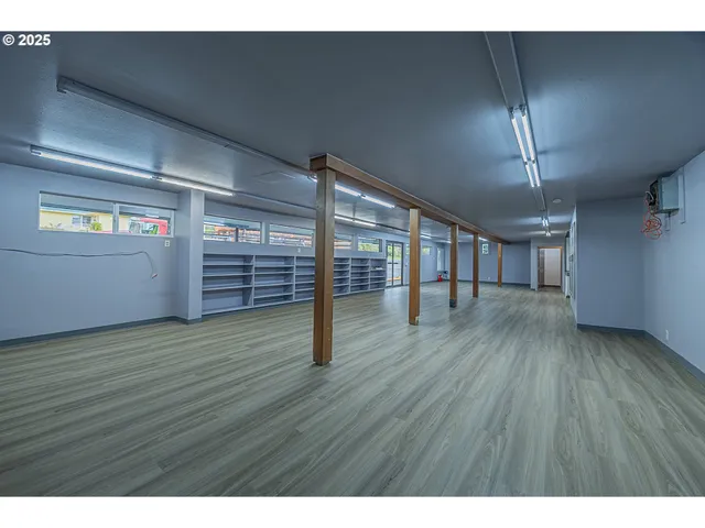 $950,000 | 67538 East Bay Road, North Bend, OR 97459