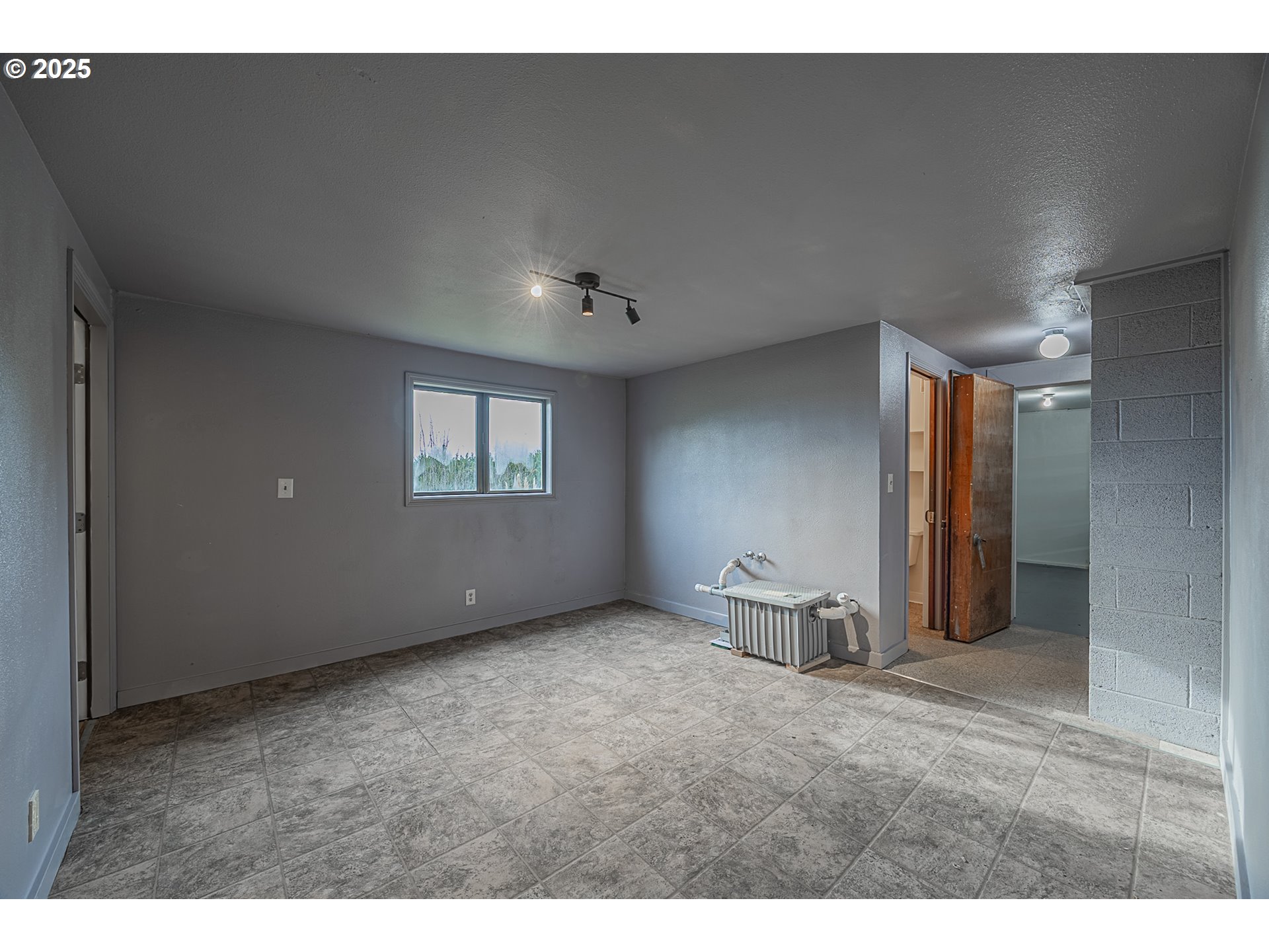 67538 East Bay Road North Bend, OR 97459 - Photo 9 of 48