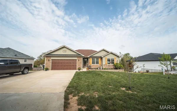 $415,000 | 118 La Vista Drive, Waynesville, MO 65583