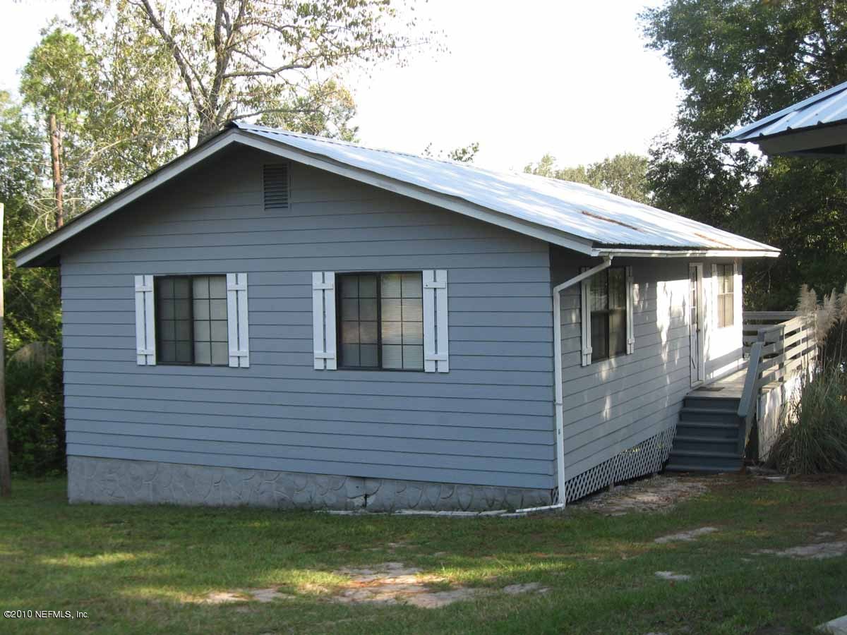 6173 Little Lake Geneva Road Keystone Heights, FL 32656 - Photo 3 of 15 a brick house with a small garden