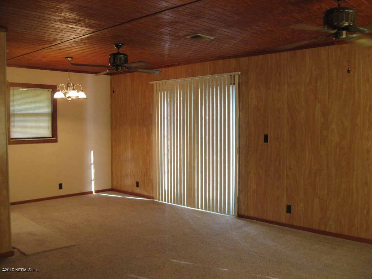 6173 Little Lake Geneva Road Keystone Heights, FL 32656 - Photo 7 of 15 a view of a room with a ceiling fan
