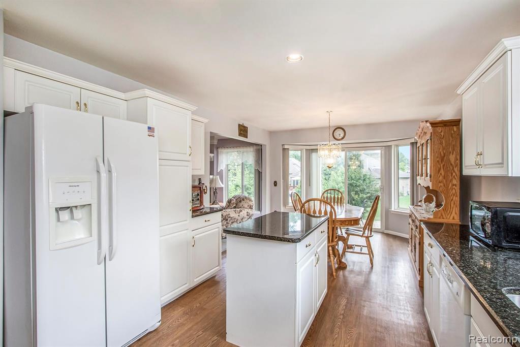 47946 Sugarbush Road New Baltimore, MI 48047 - Photo 13 of 34