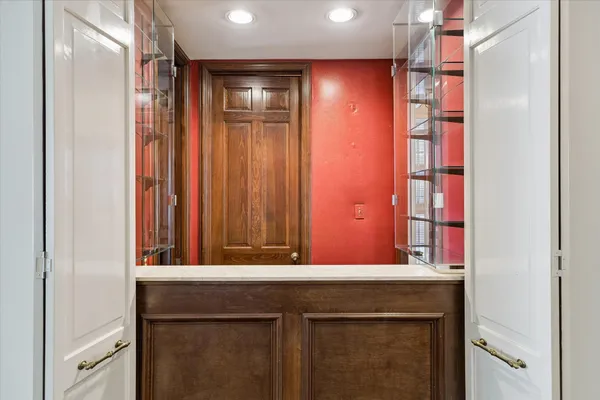 $825,000 | 2210 Avalon Place, Houston, TX 77019