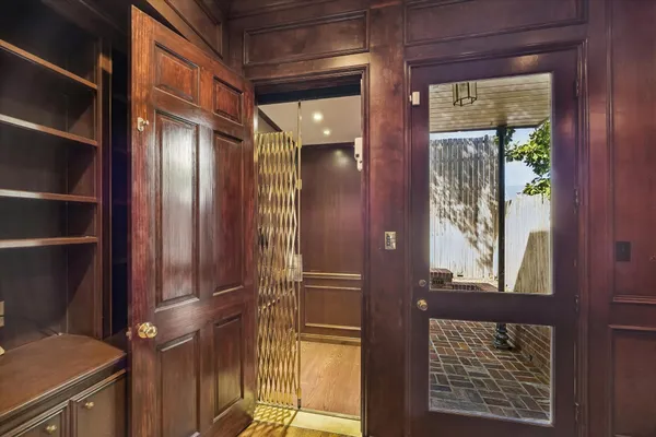 $825,000 | 2210 Avalon Place, Houston, TX 77019