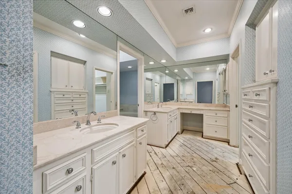 $825,000 | 2210 Avalon Place, Houston, TX 77019