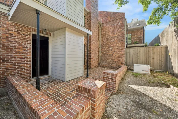 $825,000 | 2210 Avalon Place, Houston, TX 77019